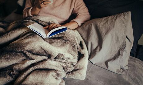 Lezen in bed voor een betere nachtrust? Feit of fabel?